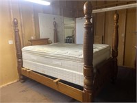 Beautiful 4-Poster Queen Size Bed