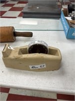 Heavy weight commercial tape dispenser