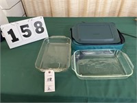 2 PYREX Dishes (one has lid and carrying