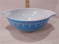 4 qt Blue Pyrex bowl