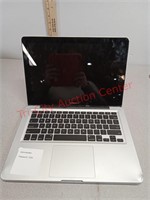 8 GB Ram Apple Macbook laptop computer