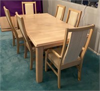 Broyhill Wood Dining table & 6 Chairs, 1 Leaf