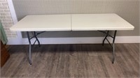 6Ft plastic Folding Table with carrying handle