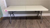 6Ft plastic Folding Table with carrying handle