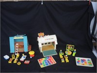 VINTAGE FISHER PRICE PLAY FAMILY A-FRAME & SCHOOL