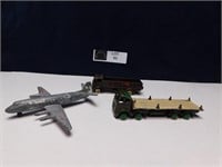 DINKY TOYS TRUCKS AND AIRPLANE