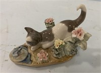 LLADRO Porcelain Cat and Frog Figurine