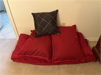 Comforter and pillow shams for full size bed