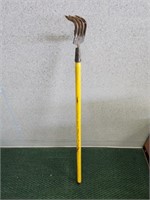 36-in handle four-tine cultivator tool