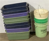 (W) Rubbermaid Totes no lids and buckets