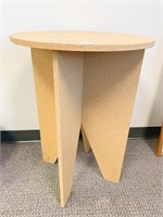 DECORATOR TABLE 28" H X 20" ROUND AND 2 LAMP