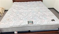 KING BEAUTY REST SIMMONS MATTRESS AND BOX SPRING
