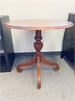 CHERRY TABLE CARVED CENTER ETHAN ALLEN 28" X 30"