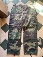 Vintage army camo pants size XL