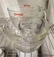 GROUP OF PYREX AND MEASURING CUPS