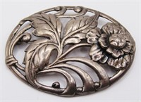 VINTAGE OVAL SHAPED BROOCH WITH CUT-OUT