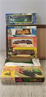 Tray Of 5 Assorted HO Scale Train Cars