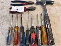 Screwdrivers - Hammer - Snippers, Qty. 12