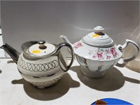 2 china tea pots
