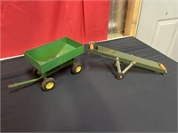 John Deere wagon and toy Strahl, Baylor