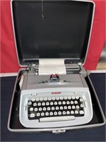 Singer typewriter in case