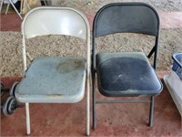 Lot of 3 foldable metal chairs