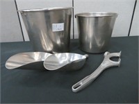 2 S/S BUCKETS W 2 SCOOPS PLUS 1 CAN LIFTER