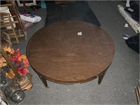Round coffee table with casters