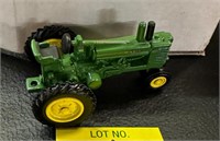 1/64 John Deere Tractor