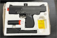Automatic Airsoft Gun with Attachments
