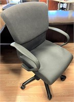 BERNHARDT MID BACK EXECUTIVE CHAIR