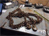 Chain with 2 hooks