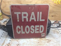 Trail closd sign