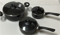 3 Good Cook kettles with lids