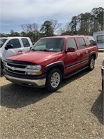 572) 2001 Chevy Suburban - new tires, drives good
