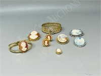 small lot of brooches, bracelet set