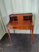 Antique Hepplewhite style writing desk