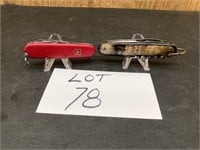 (1) Victorinox (1) Scout Knife