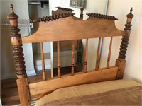 ANTIQUE SOLID SPINDAL BED WITH MATTRESS