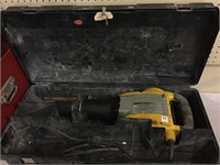 Dewalt  Demolition Hammer D25900 in Case