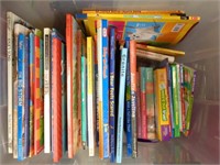 TOTE WITH 50 KIDS BOOKS