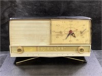 Vintage RCA Victor Clock Radio