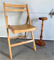 chaise pliante en bois+ cendrier sur pied
