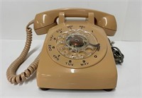 Vieux téléphone à cadran très propre