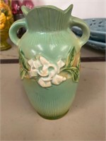 Roseville 6" Gardenia Vase 681