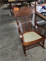 OAK ANTIQUE ROCKING CHAIR W/ CANE SEAT, SPINDLE