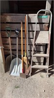 Assorted shovels, aluminum step ladder