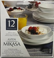 Mikasa Aspen Porcelaine Dinnerware 12 Piece.