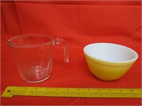 Pyrex mixing bowl, measuring cup.