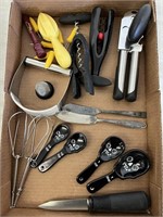 Measuring spoons, knives, misc